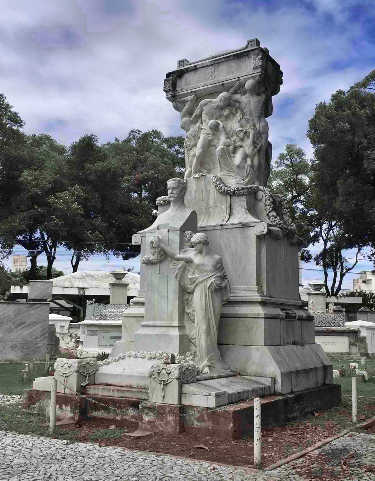 Túmulo de Joaquim Nabuco (1849-1910) no Cemitério de Santo Amaro em Recife, Pernambuco.